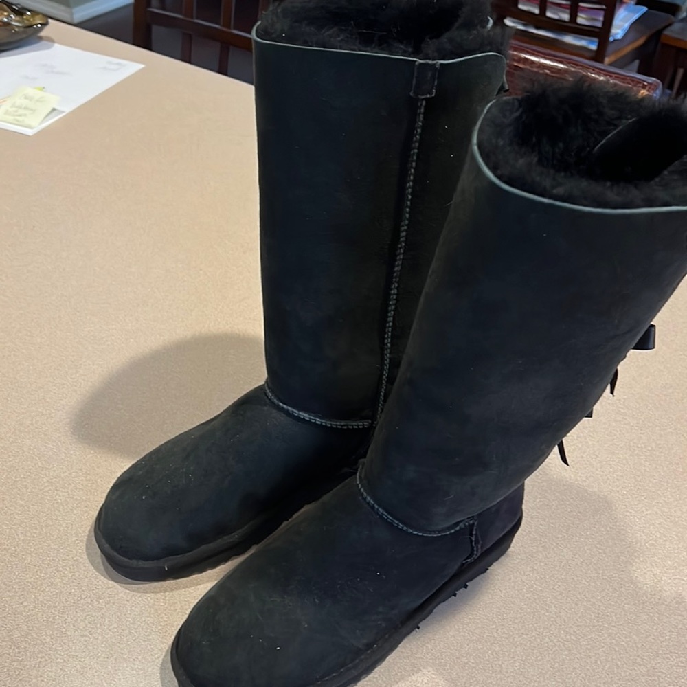 Black Bailey bow Uggs